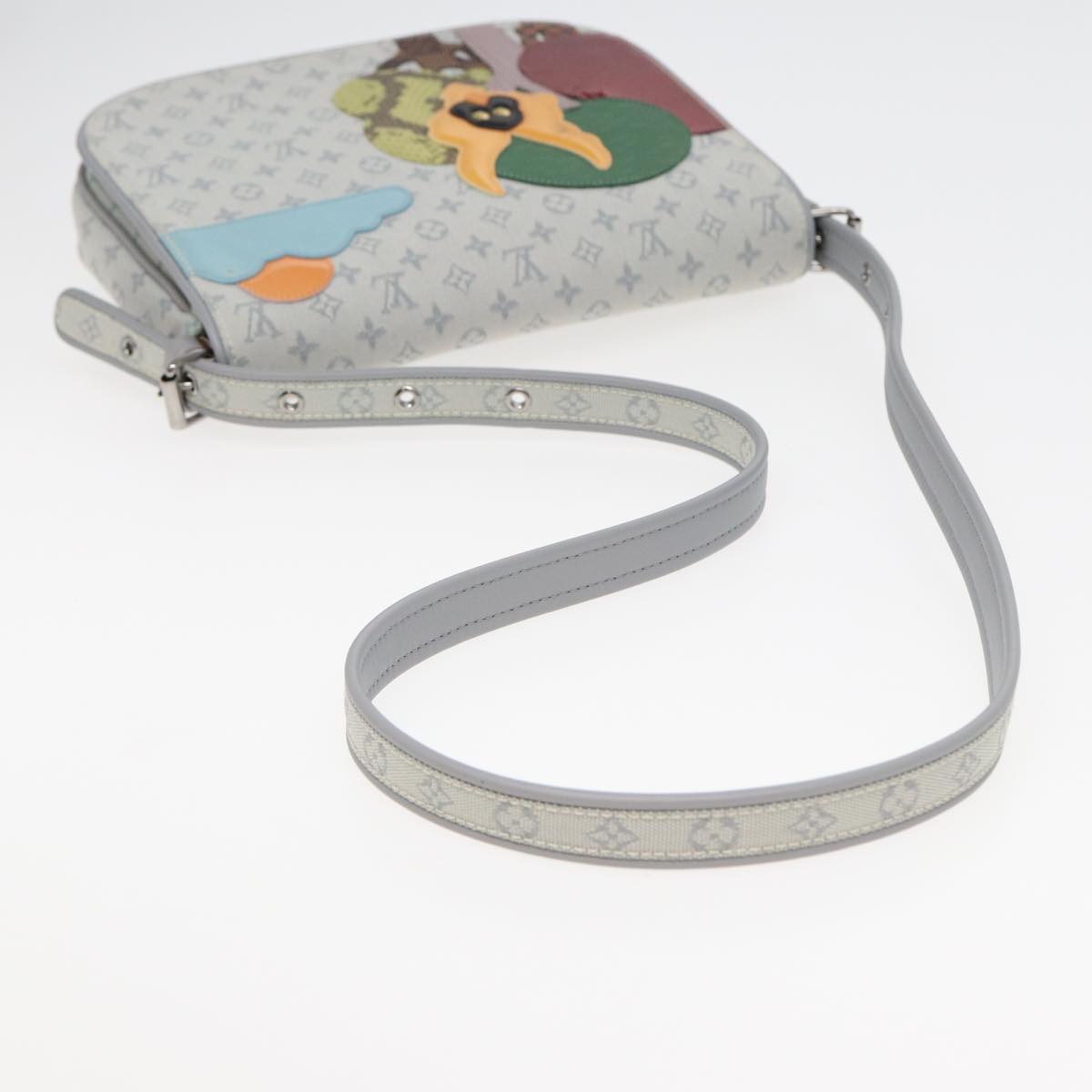 LOUIS VUITTON M tte Shoulder Bag