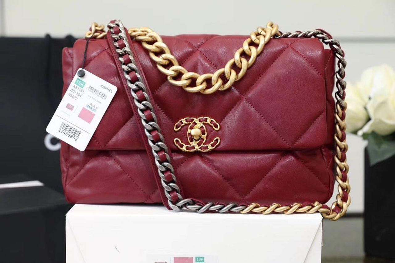 CHL 19 26cm Bordeaux Handbag