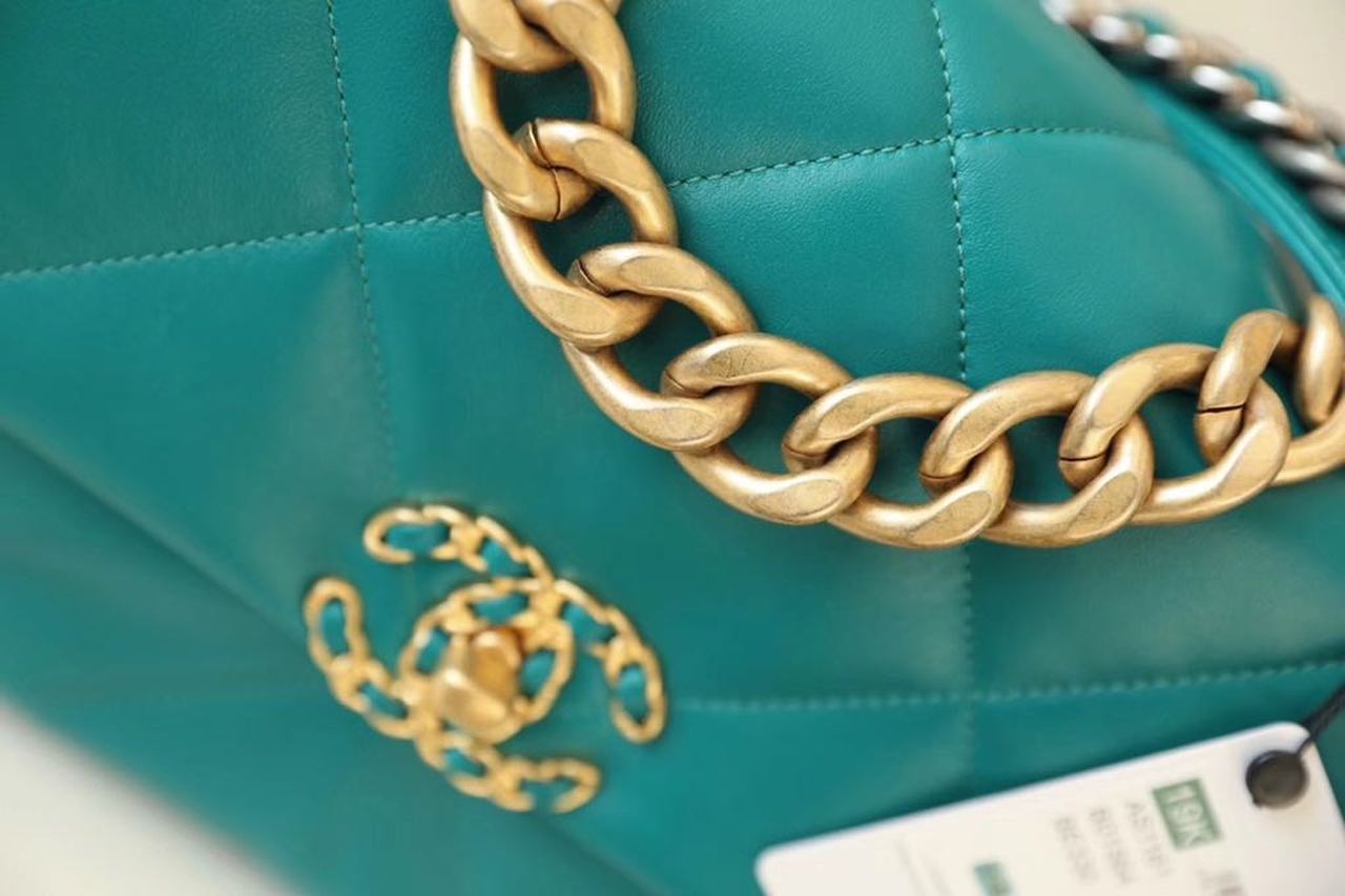 CHL 19 26cm Teal Handbag
