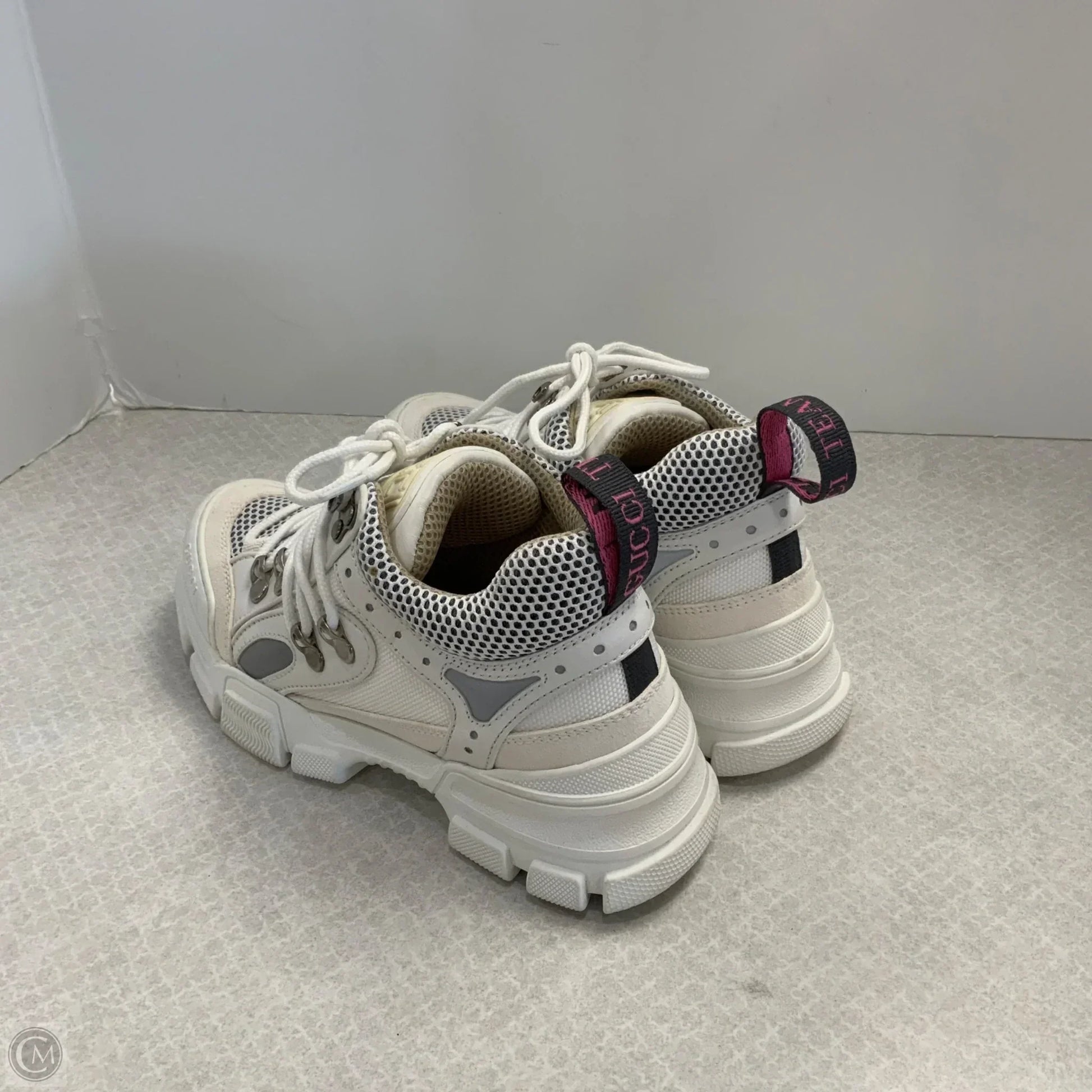 Shoes Luxury Designer By Gucci In White, Size: 5.5