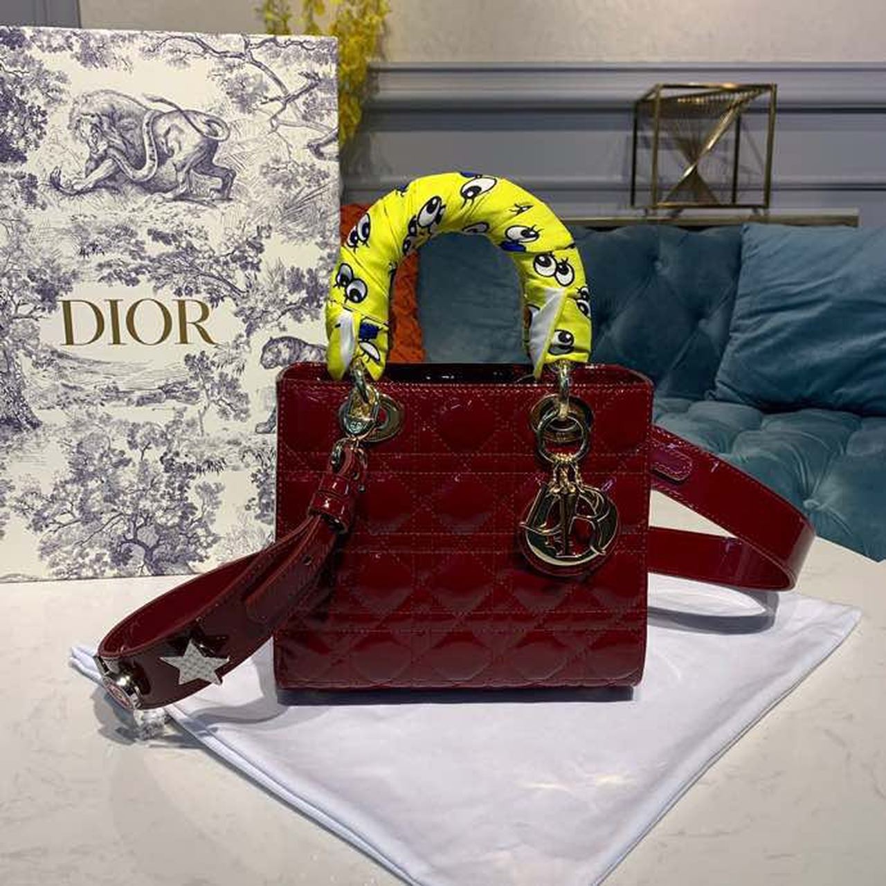 Lady Toned Hardware Burgundy Cd Gold Small Chain Travel Bag