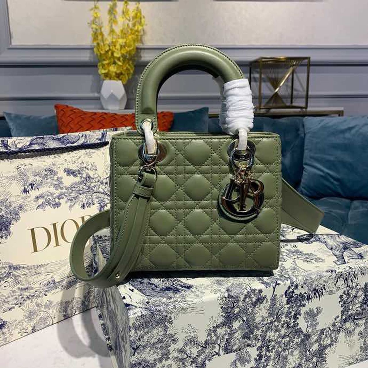 Lady Ultramatte Cannage Olive Cd Green Small Travel Bag