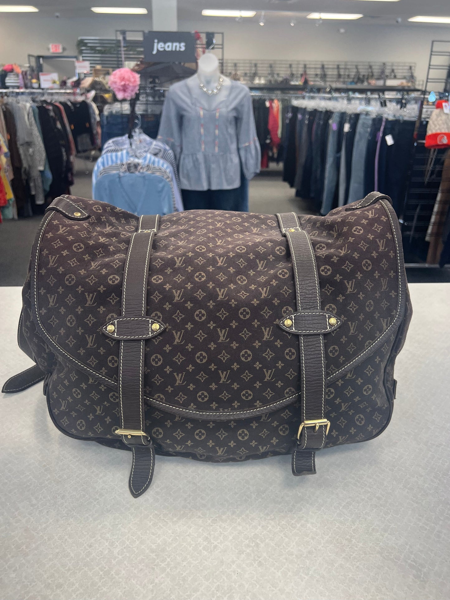 HandBag Luxury Designer By Louis Vuitton  Size: Large
