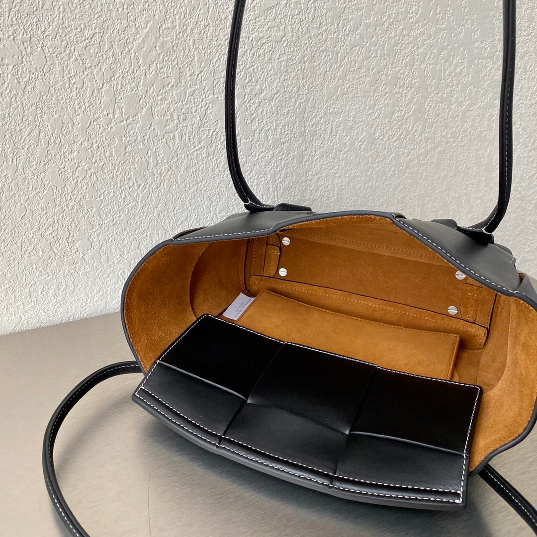 Top Quality Arco Bag For Women In Black Travel Bag