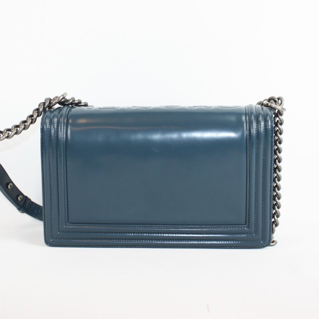 Chanel Boy Flap 21M Handbag