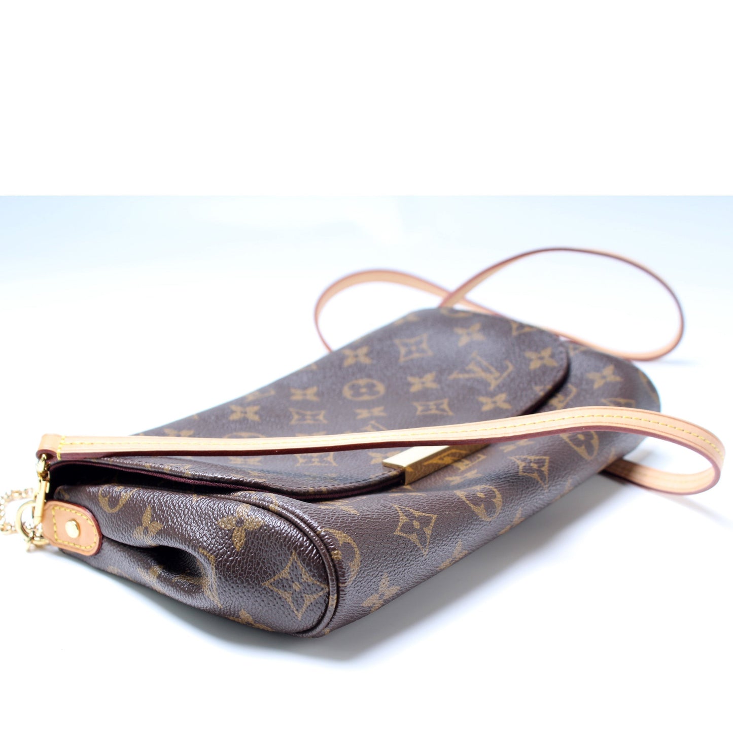 Louis Vuitton Favorite MM Monogram Handbag Monogram 15
