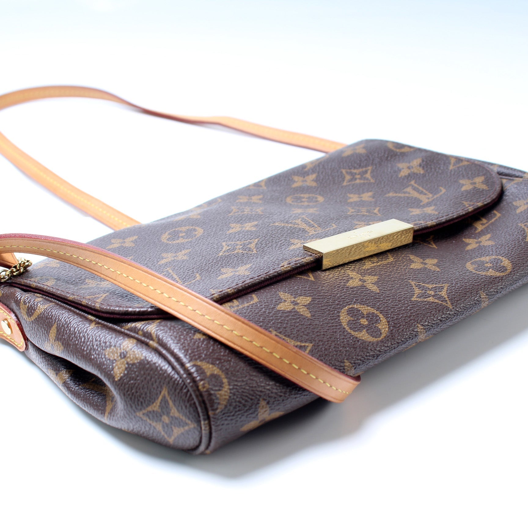 Louis Vuitton Favorite MM Monogram Handbag Monogram 16