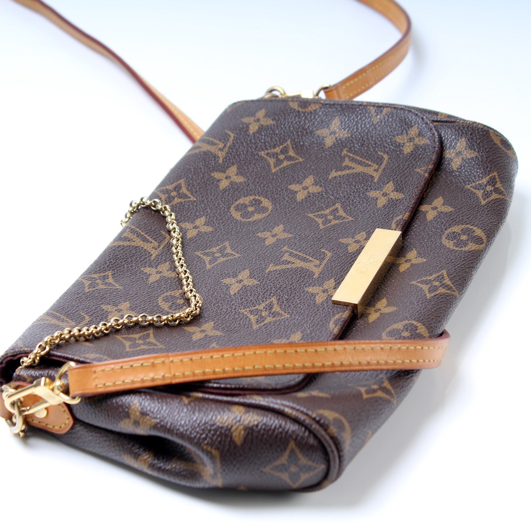 Louis Vuitton Favorite MM Monogram Handbag Monogram 24
