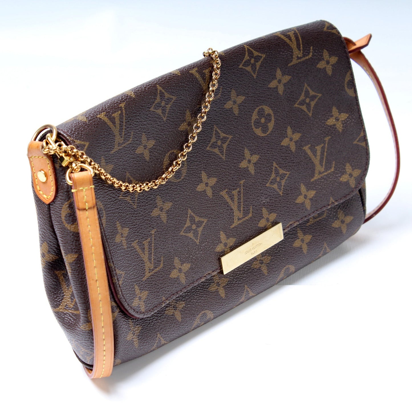Louis Vuitton Favorite MM Monogram Handbag Monogram 23