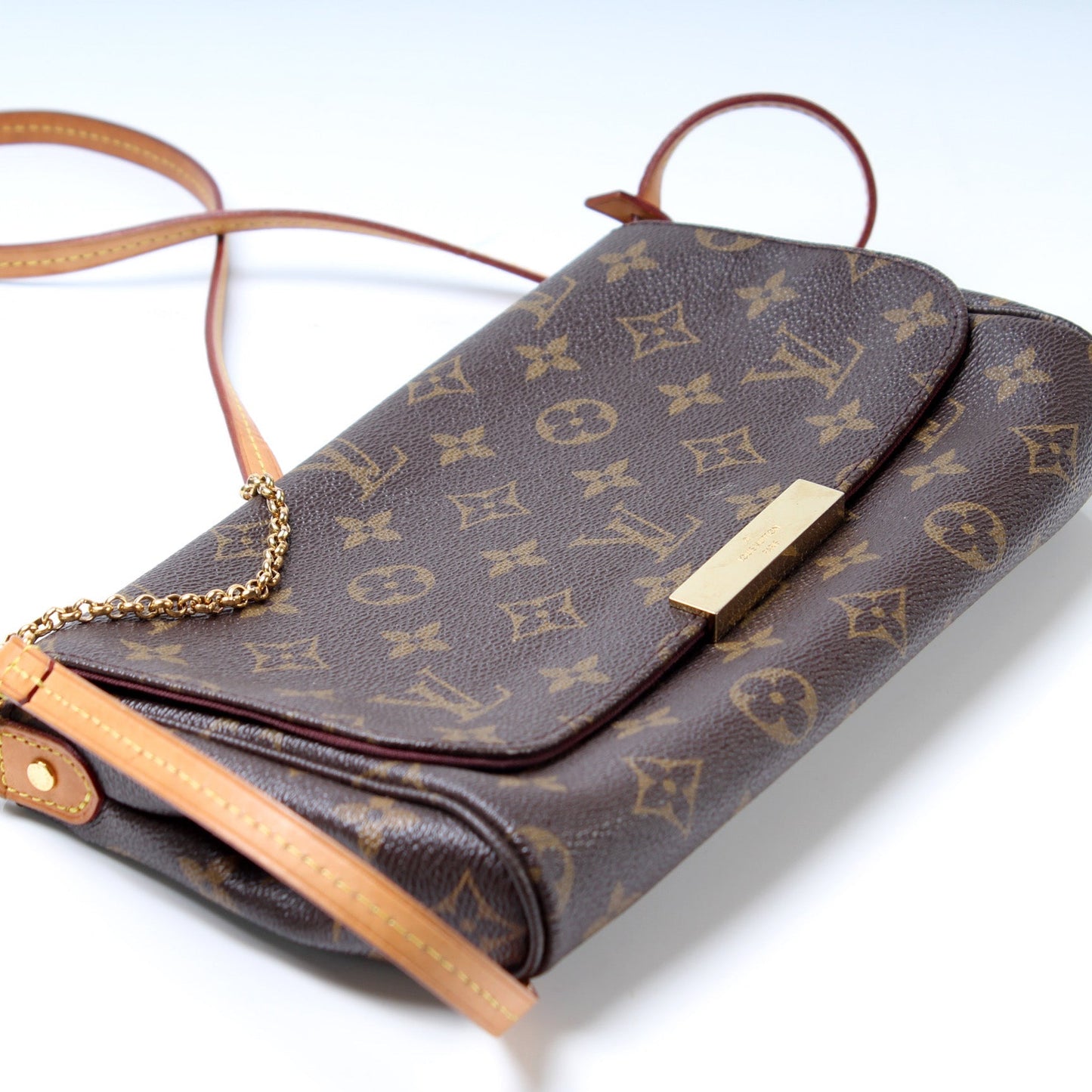 Louis Vuitton Favorite MM Monogram Handbag Monogram 23