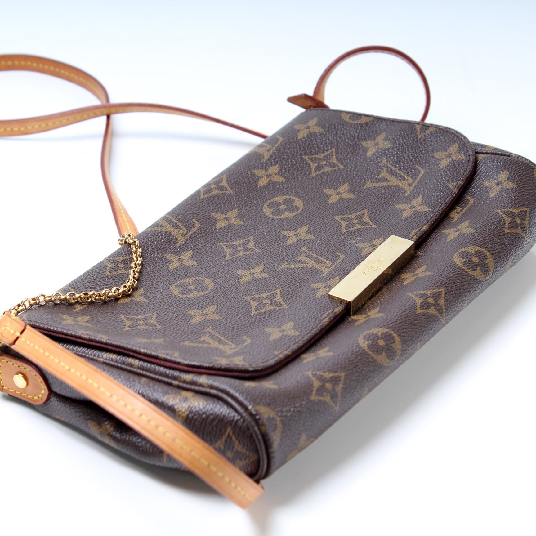 Louis Vuitton Favorite MM Monogram Handbag Monogram 23