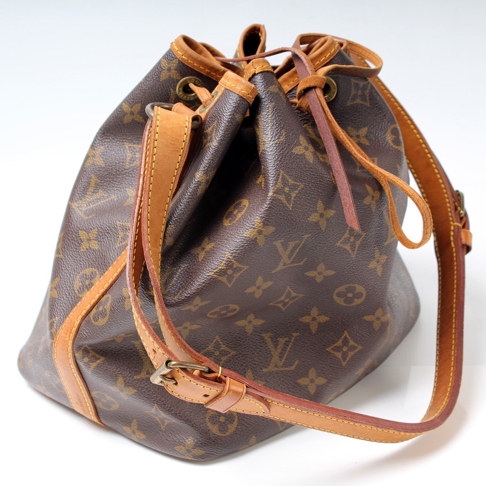Louis Vuitton Noe Petit Monogram Handbag 3 2