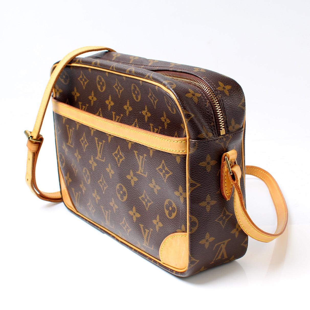 Louis Vuitton Trocadero 30 Monogram Handbag