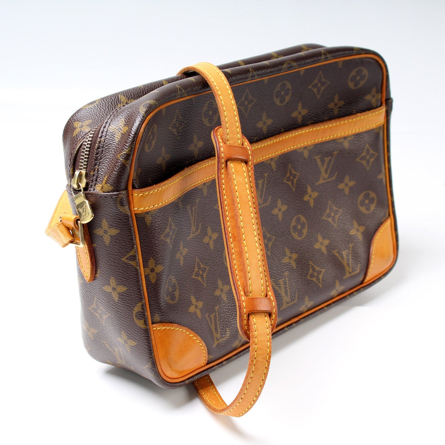 Louis Vuitton Trocadero 30 Monogram Handbag Monogram 10