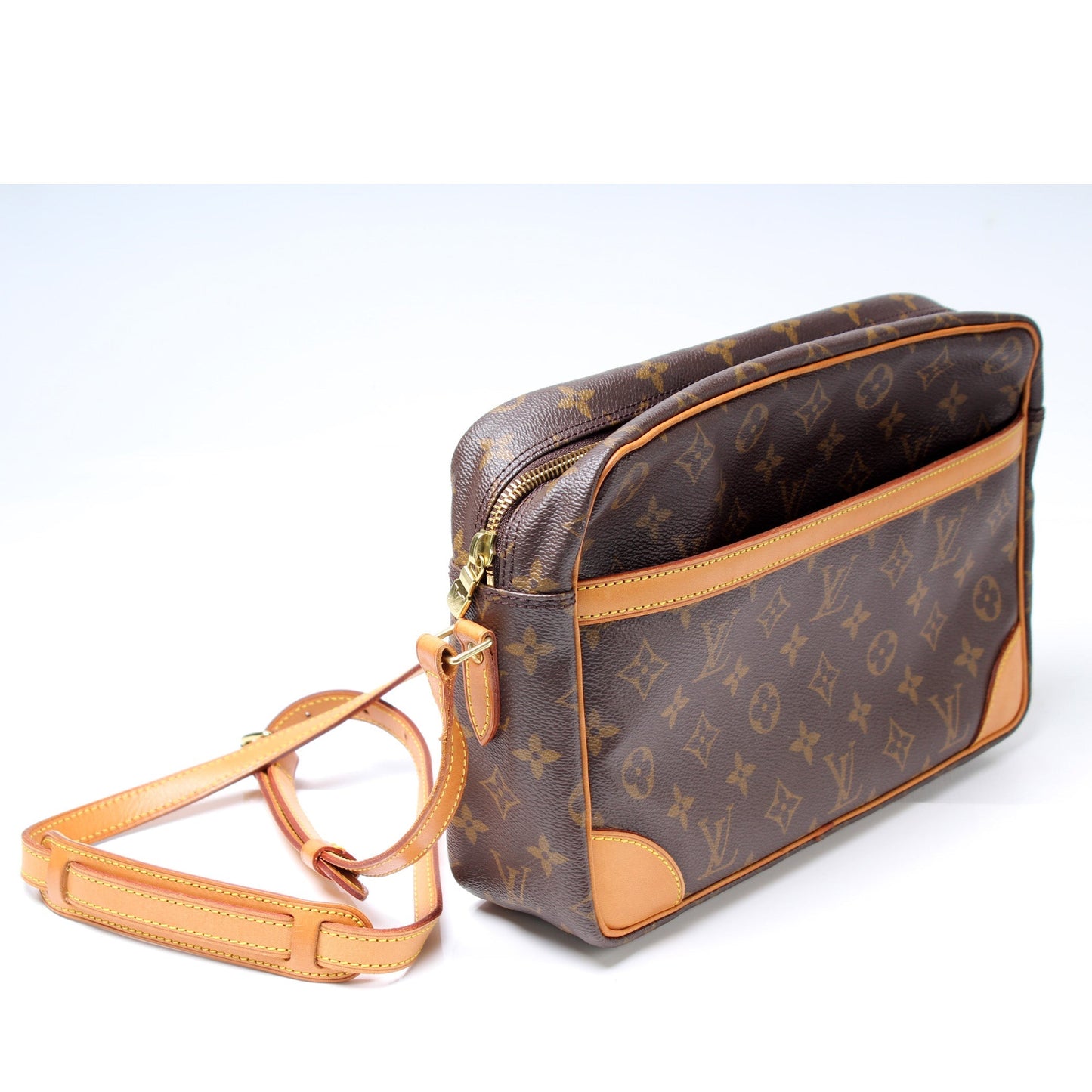 Louis Vuitton Trocadero 30 Monogram Handbag Monogram 11