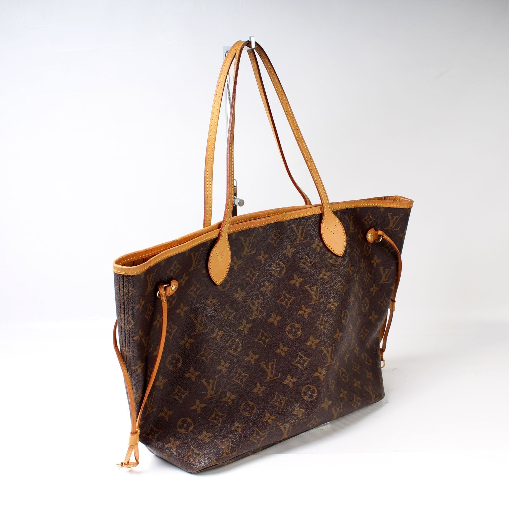 Louis Vuitton Neverfull MM Monogram Tote Bag Monogram 90