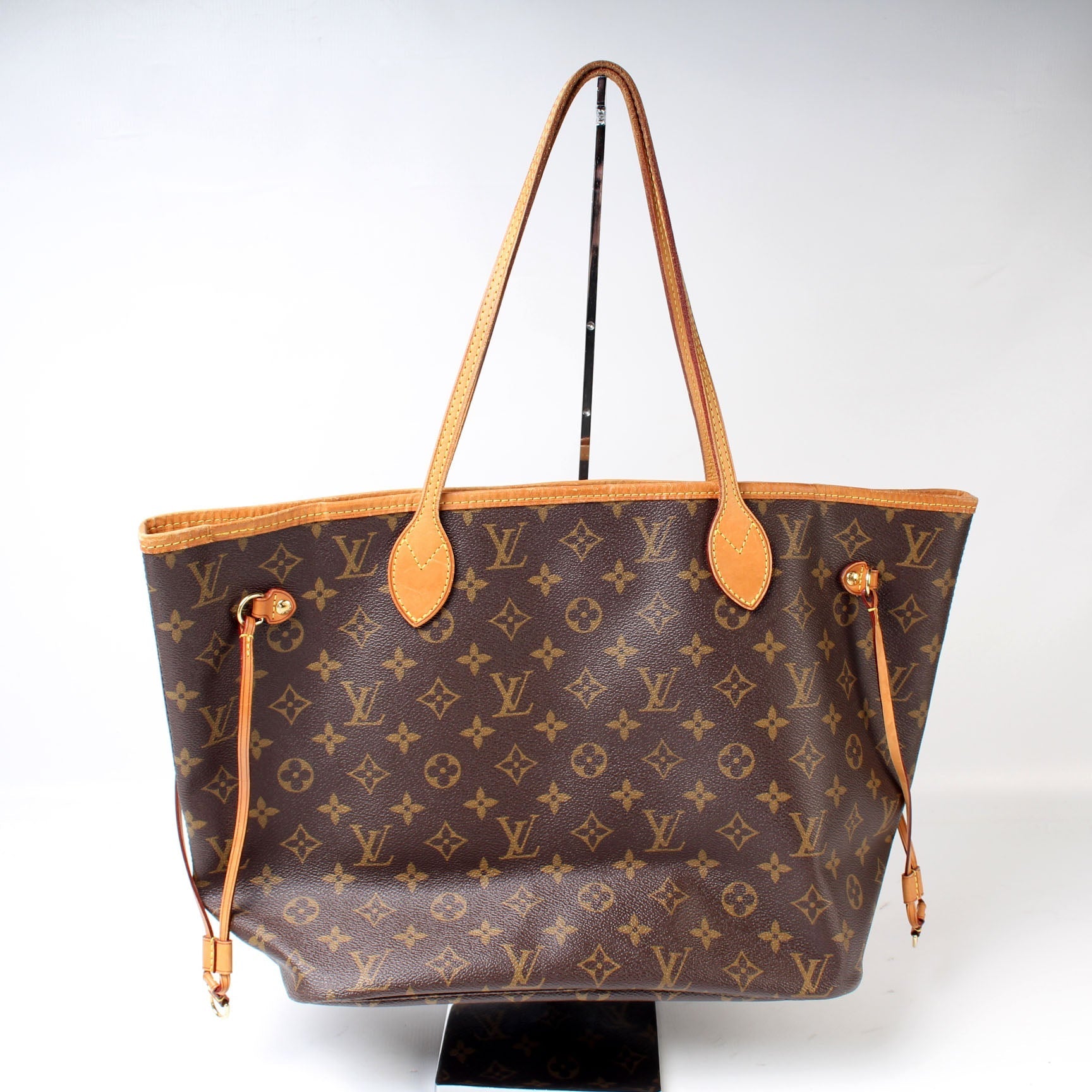 Louis Vuitton Neverfull MM Monogram Tote Bag Monogram 99