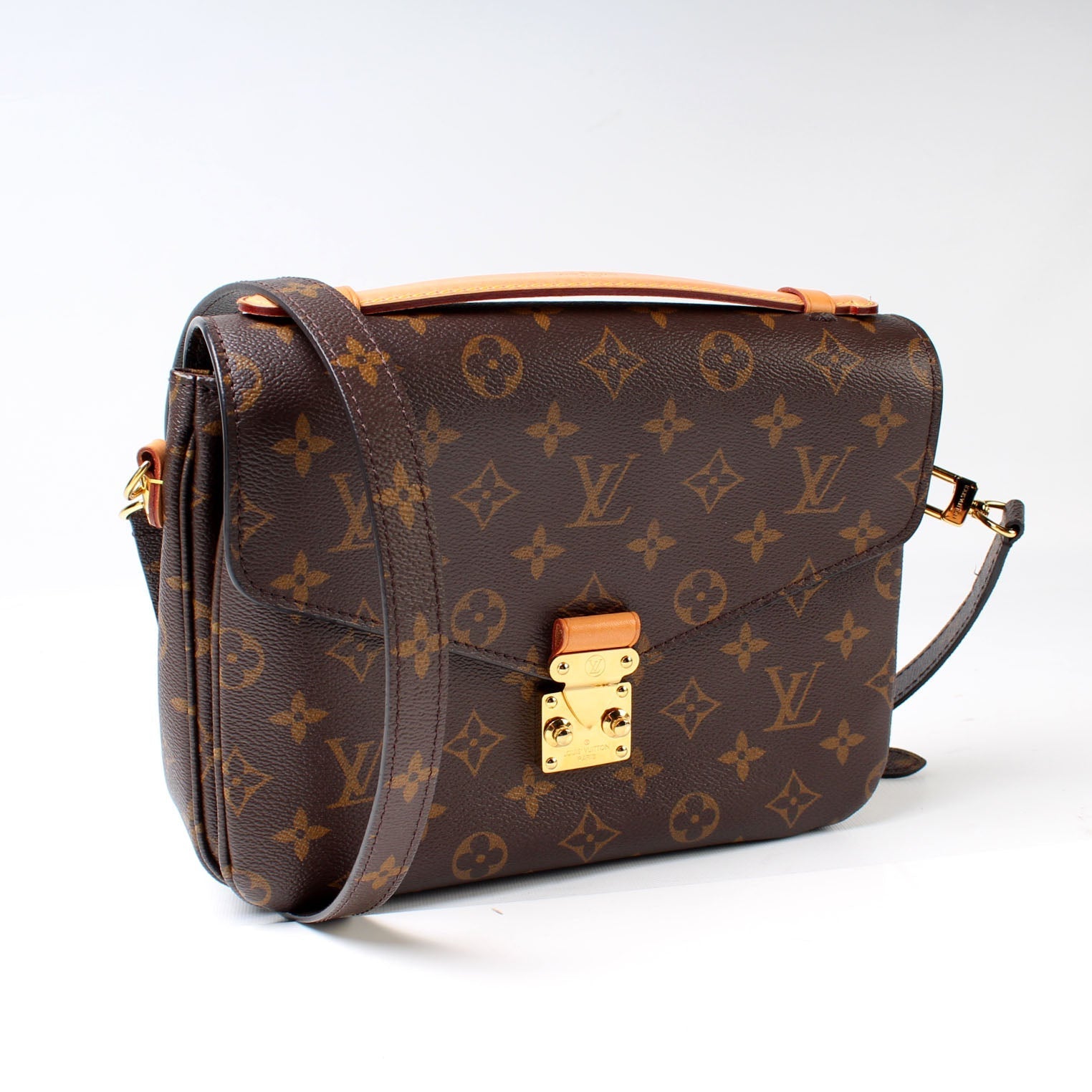 Louis Vuitton Pochette Metis Monogram Clutch Bag Monogram B2F996A5
