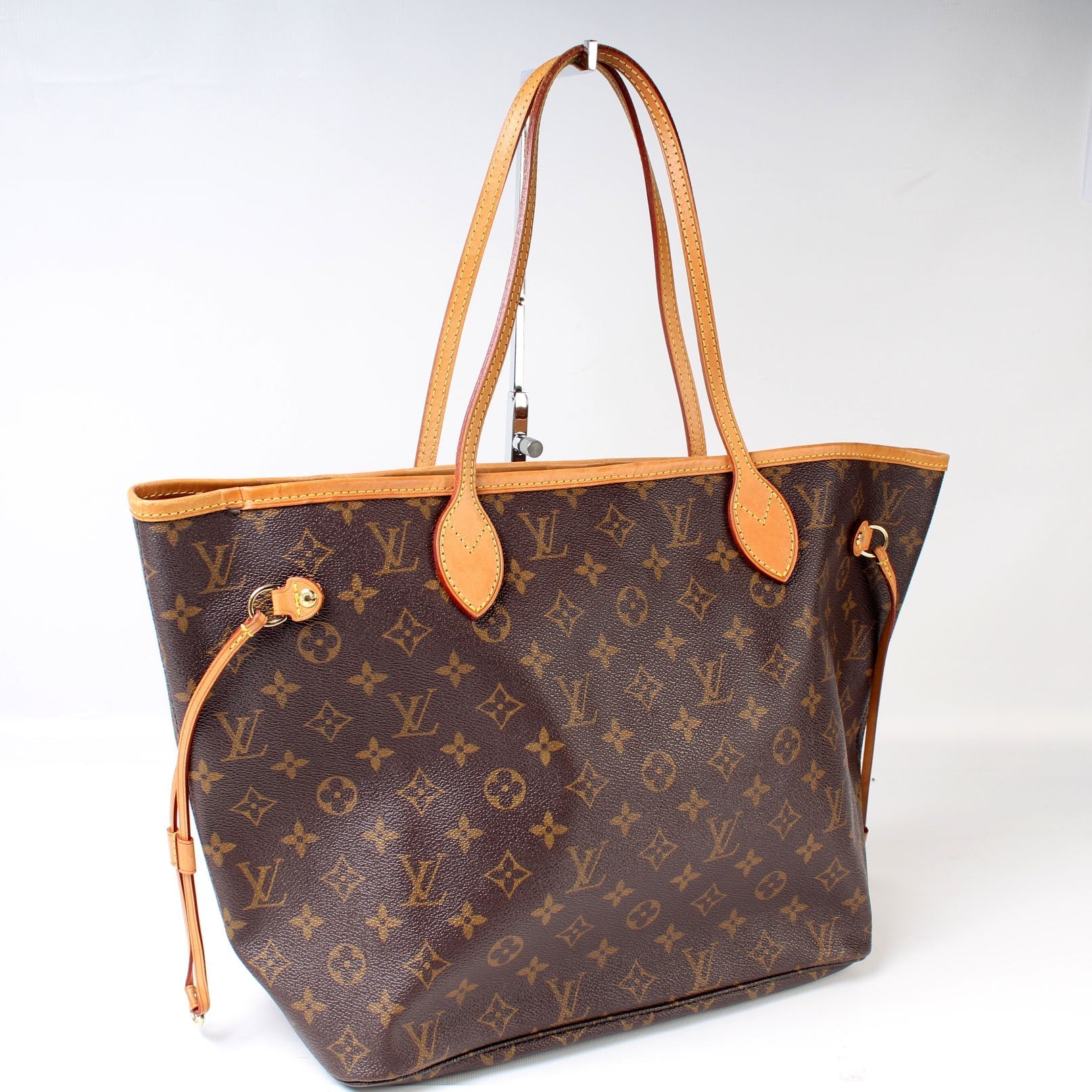 Louis Vuitton Neverfull MM Monogram Tote Bag 46