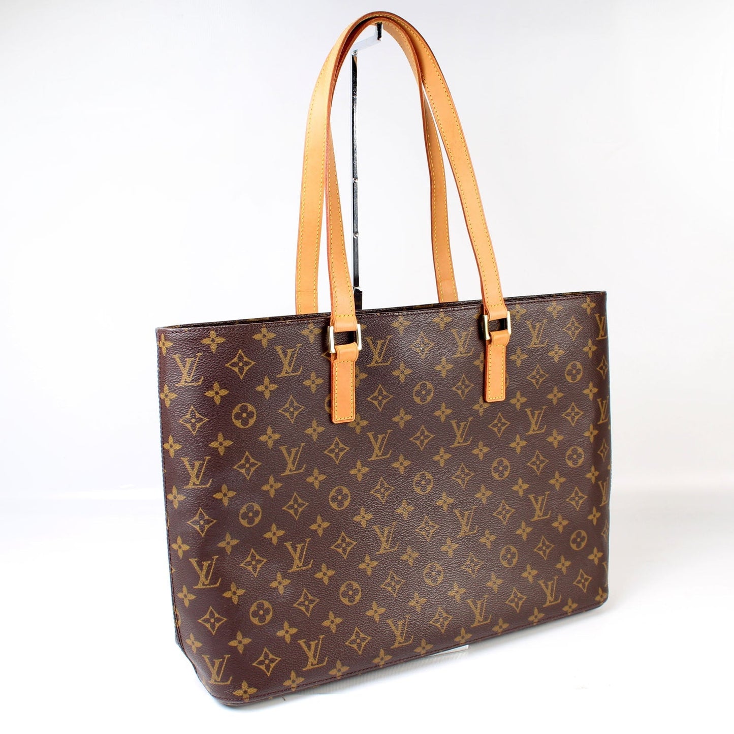 Louis Vuitton Luco Monogram Handbag Monogram B8399697