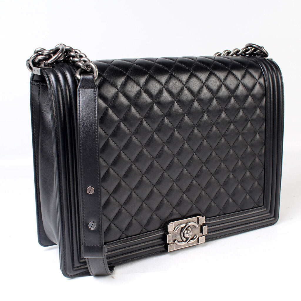 Chanel Boy Flap Lambskin 18M Handbag