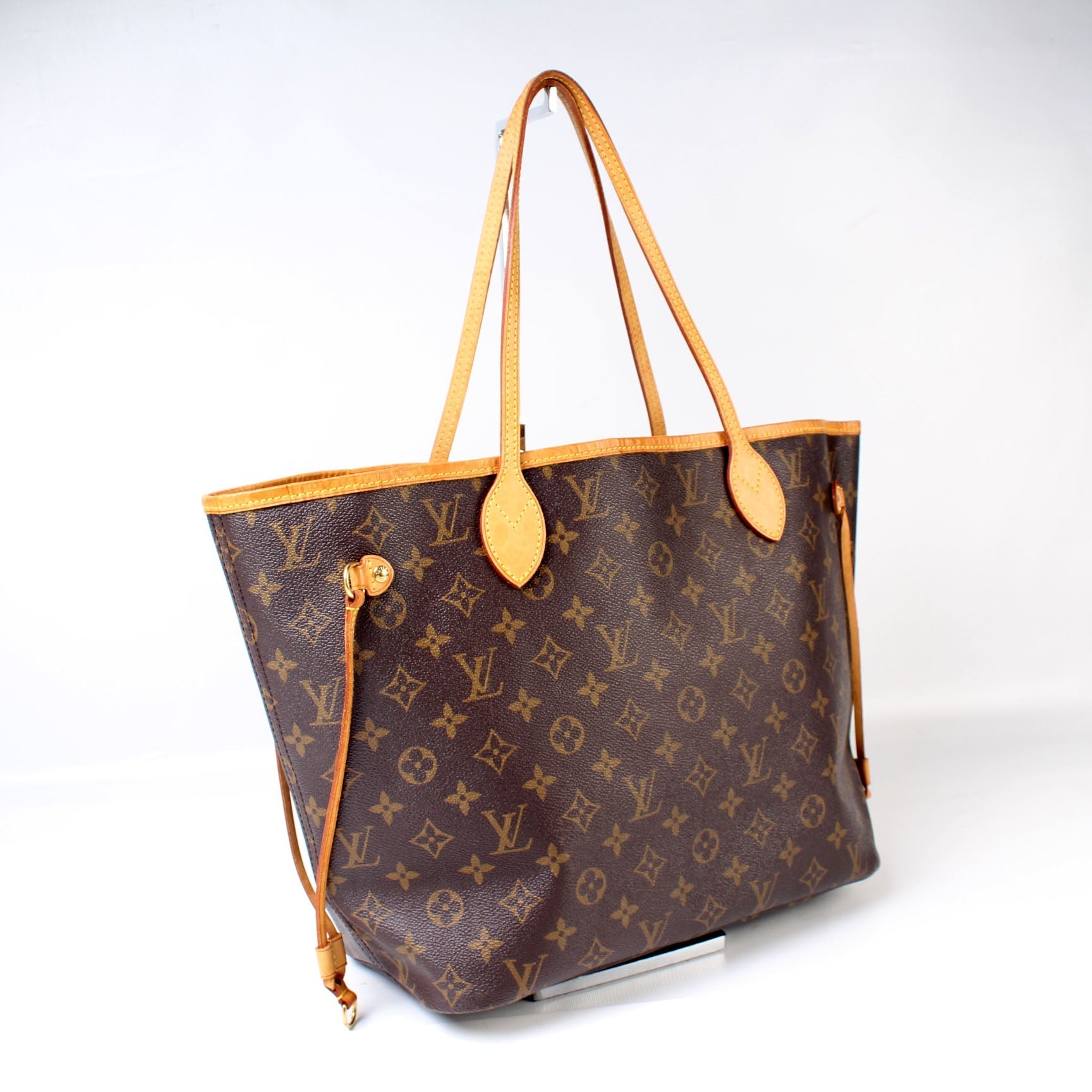 Louis Vuitton Neverfull MM Monogram Tote Bag Monogram 109