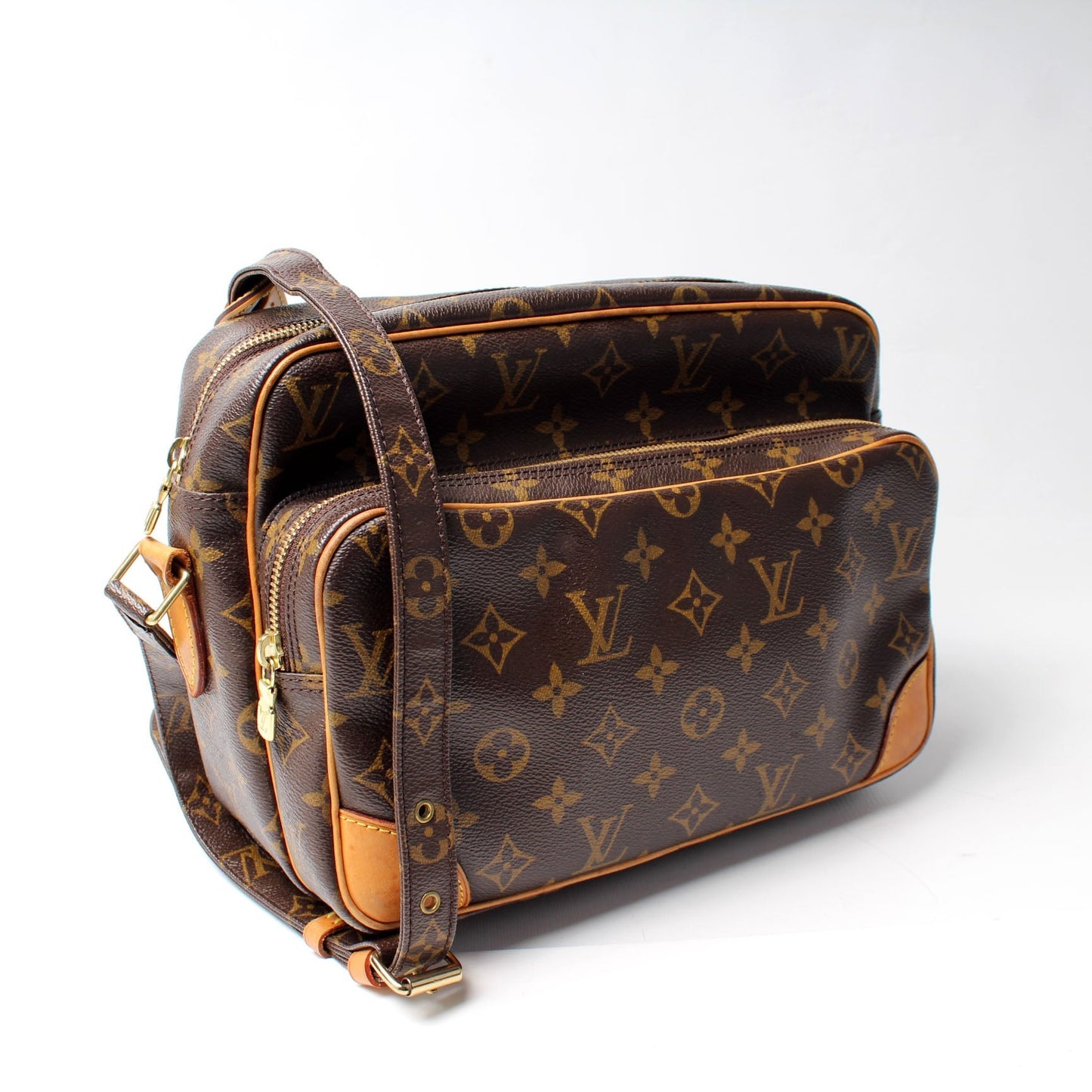 Louis Vuitton Nil Monogram Handbag