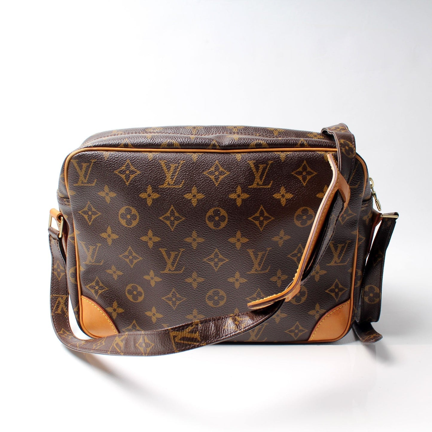 Louis Vuitton Nil Monogram Handbag