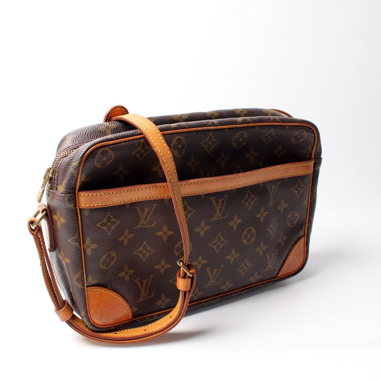 Louis Vuitton Trocadero 30 Monogram Handbag Monogram 12