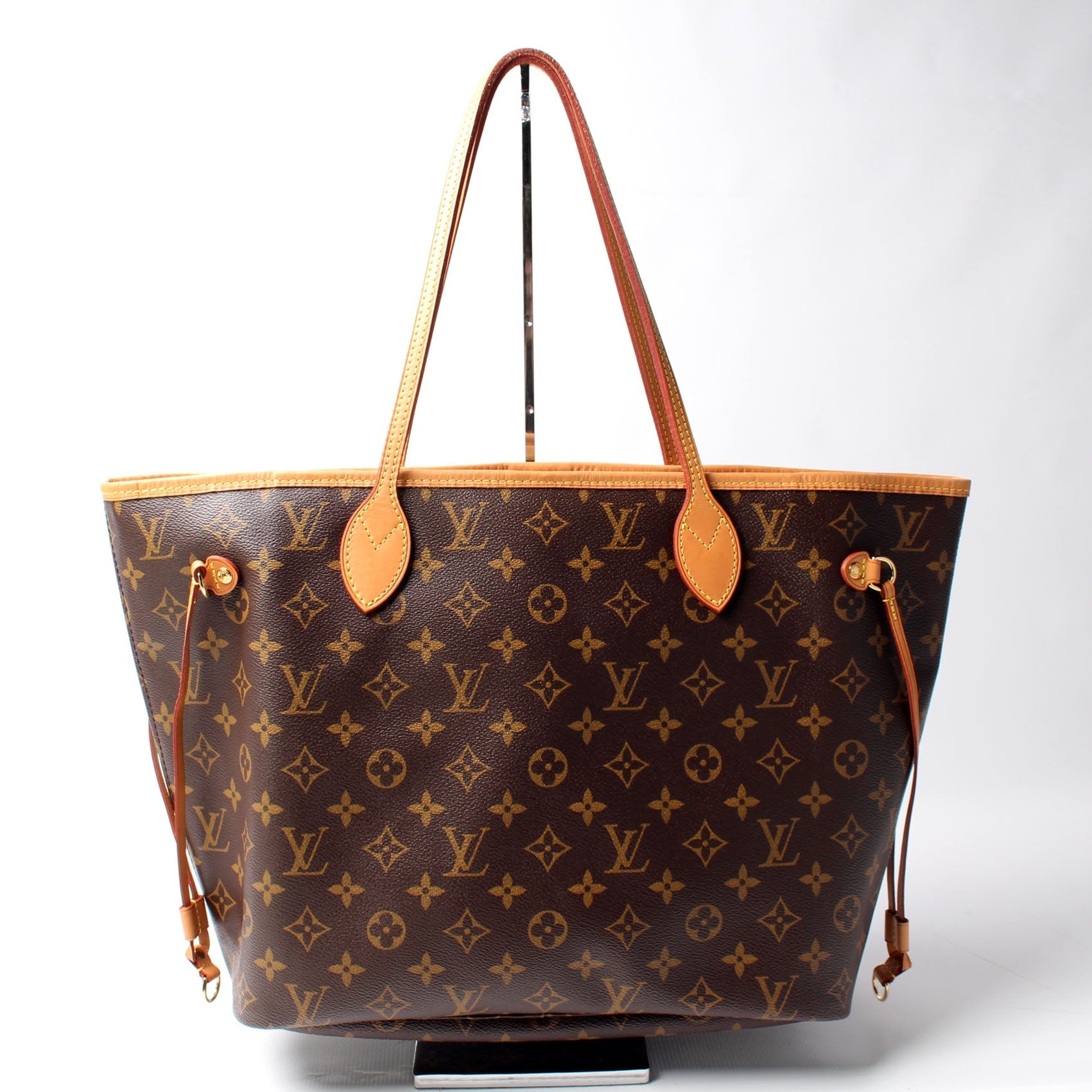 Louis Vuitton Neverfull MM Monogram Tote Bag Monogram 136