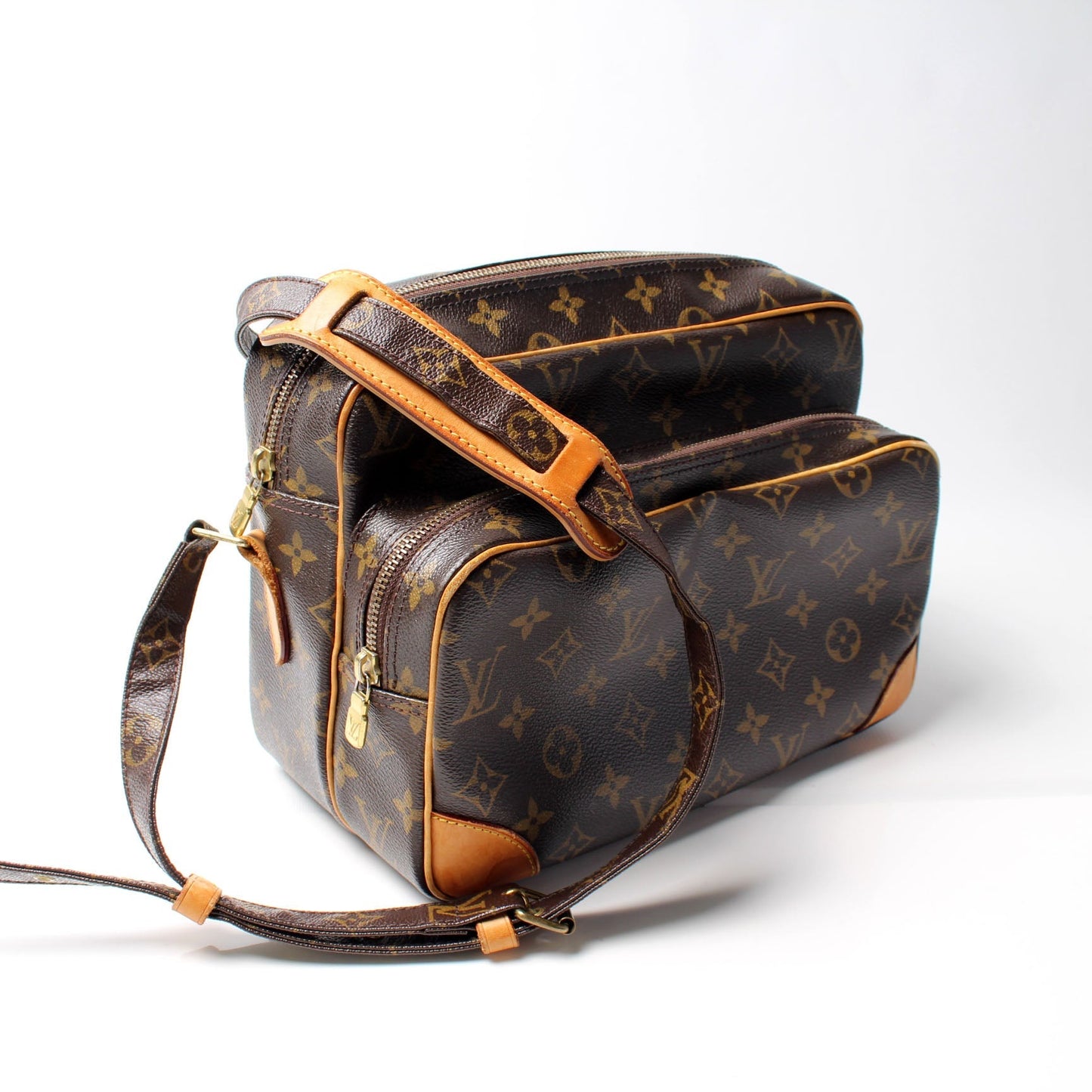 Louis Vuitton Nil Monogram Handbag Monogram 5