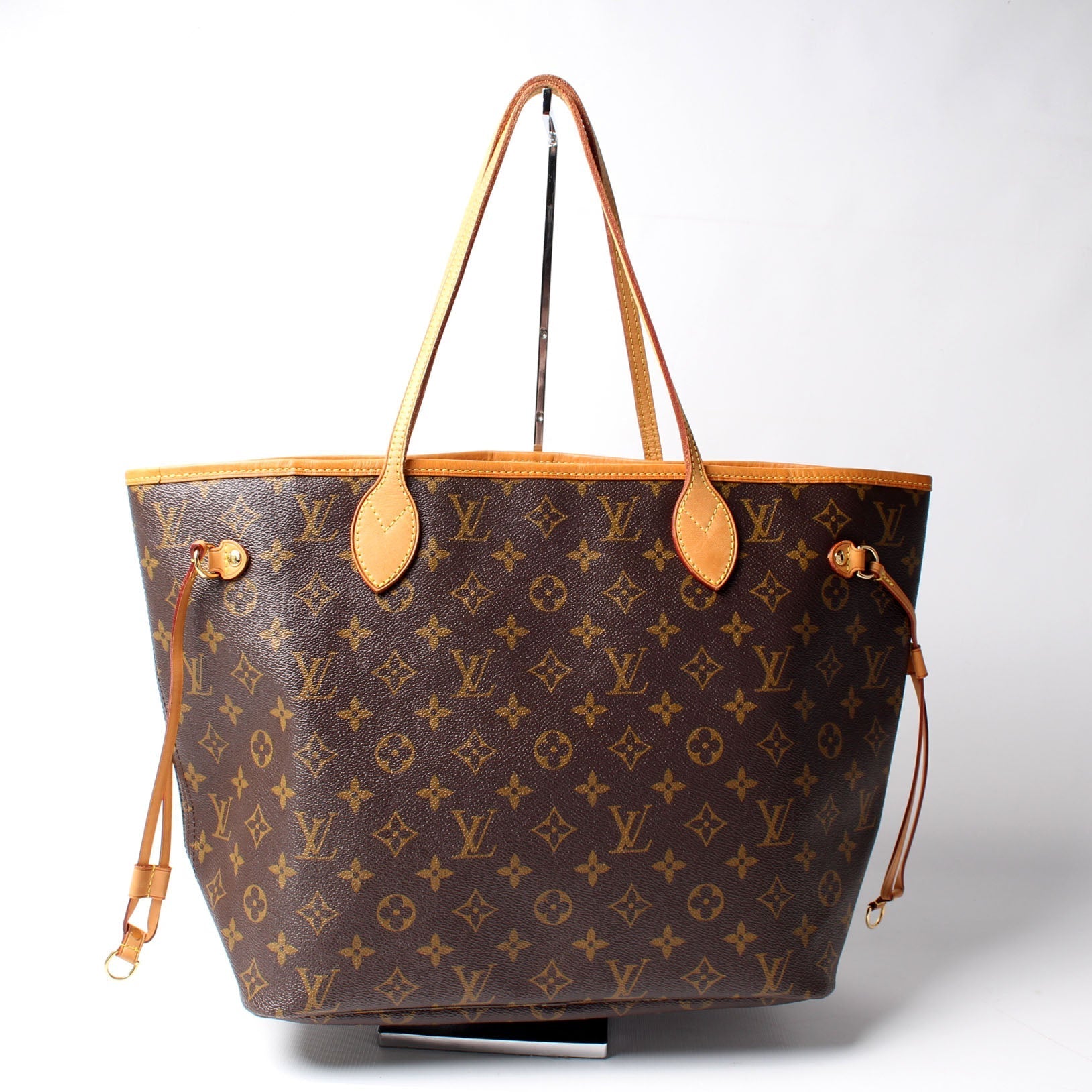 Louis Vuitton Neverfull MM Monogram Tote Bag Monogram 148