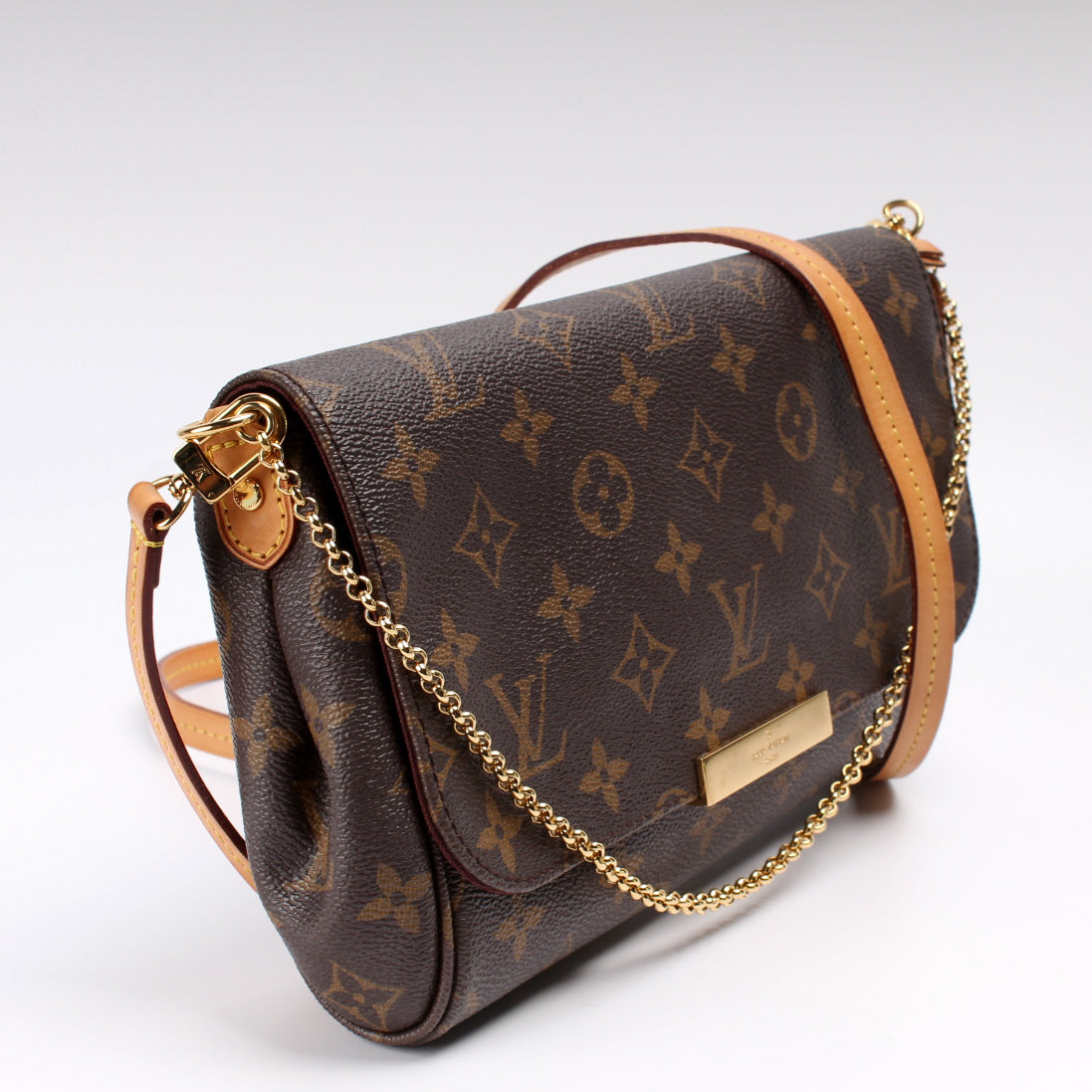 Louis Vuitton Favorite MM Monogram Handbag Monogram 37