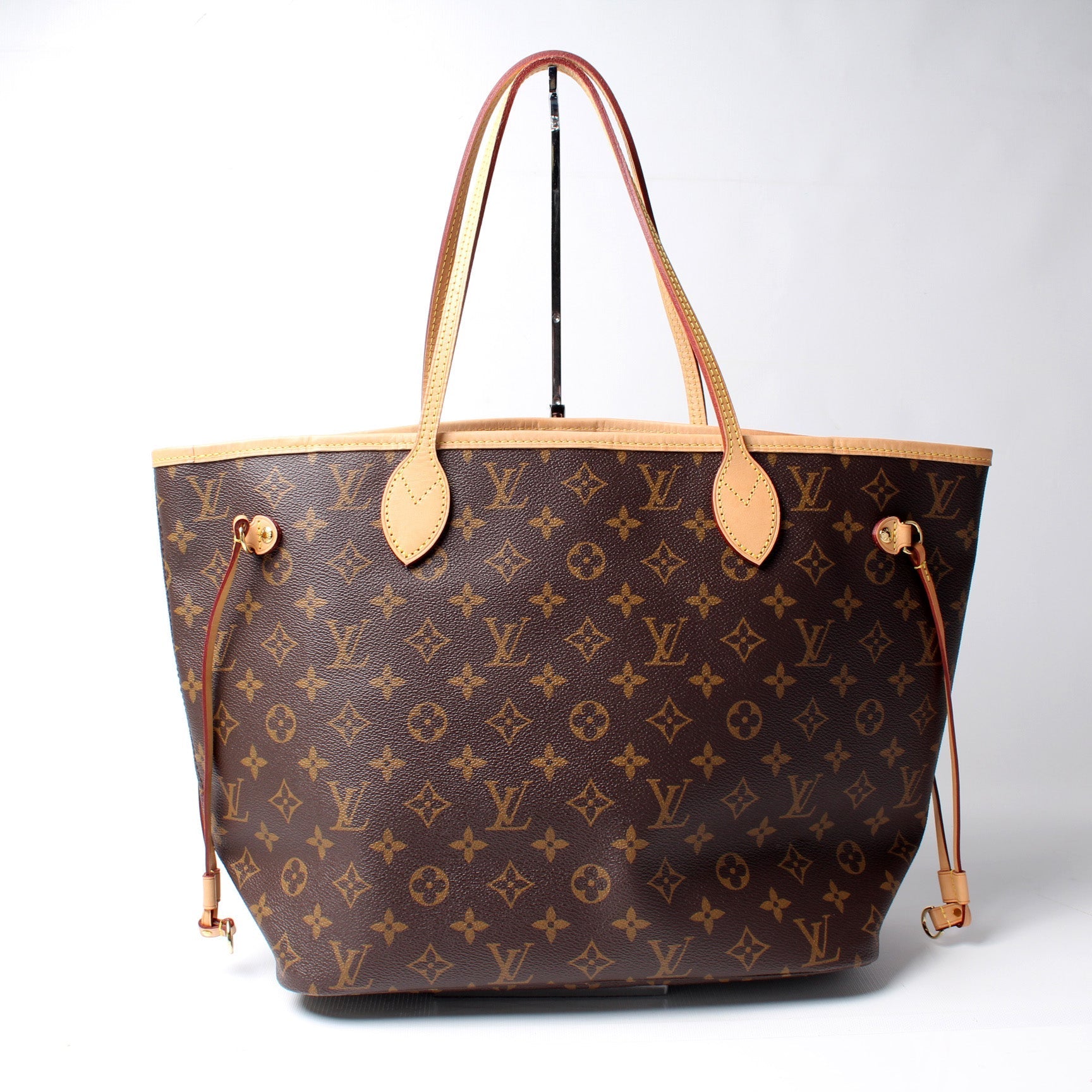 Louis Vuitton Neverfull MM Monogram Tote Bag Monogram 156