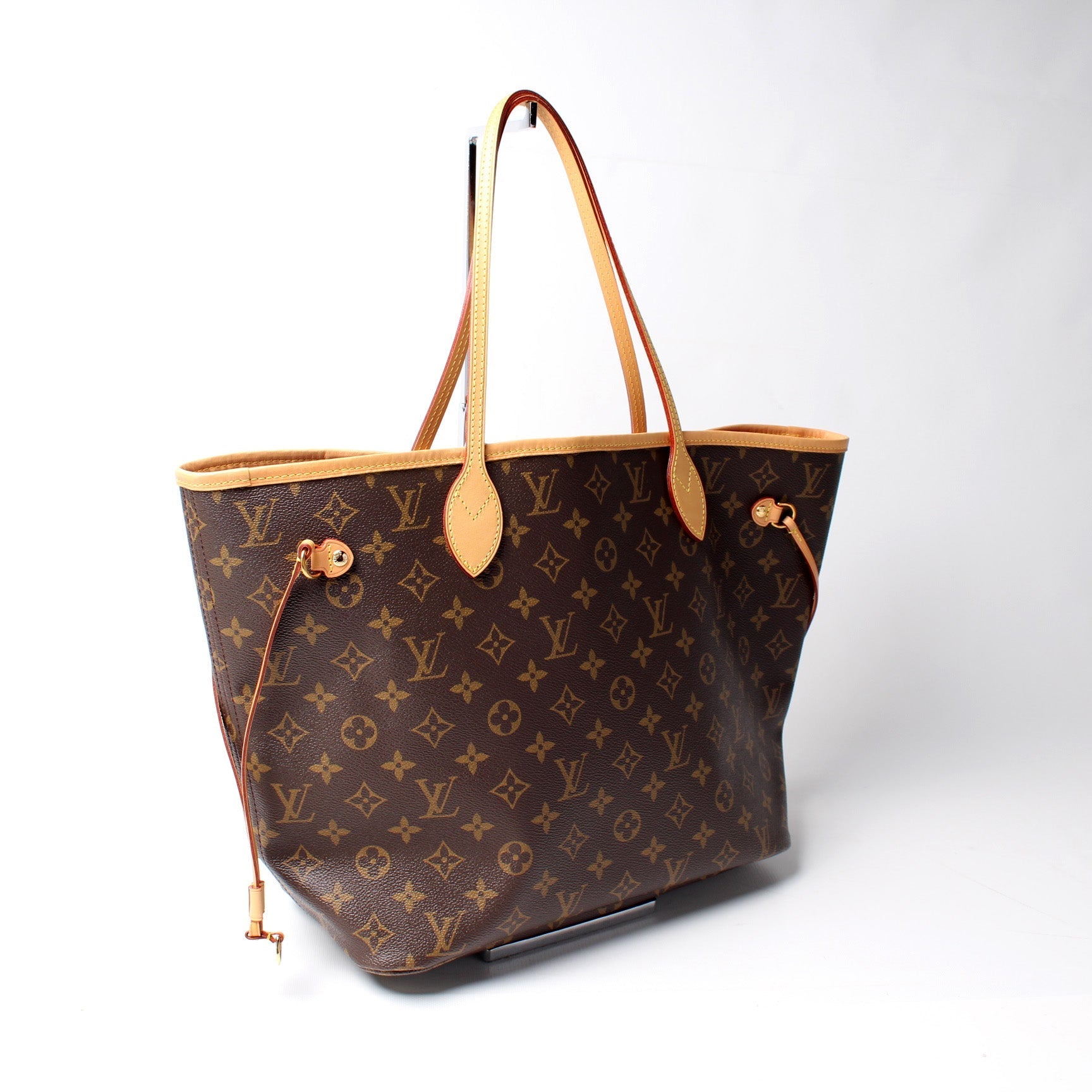 Louis Vuitton Neverfull MM Monogram Tote Bag Monogram 146