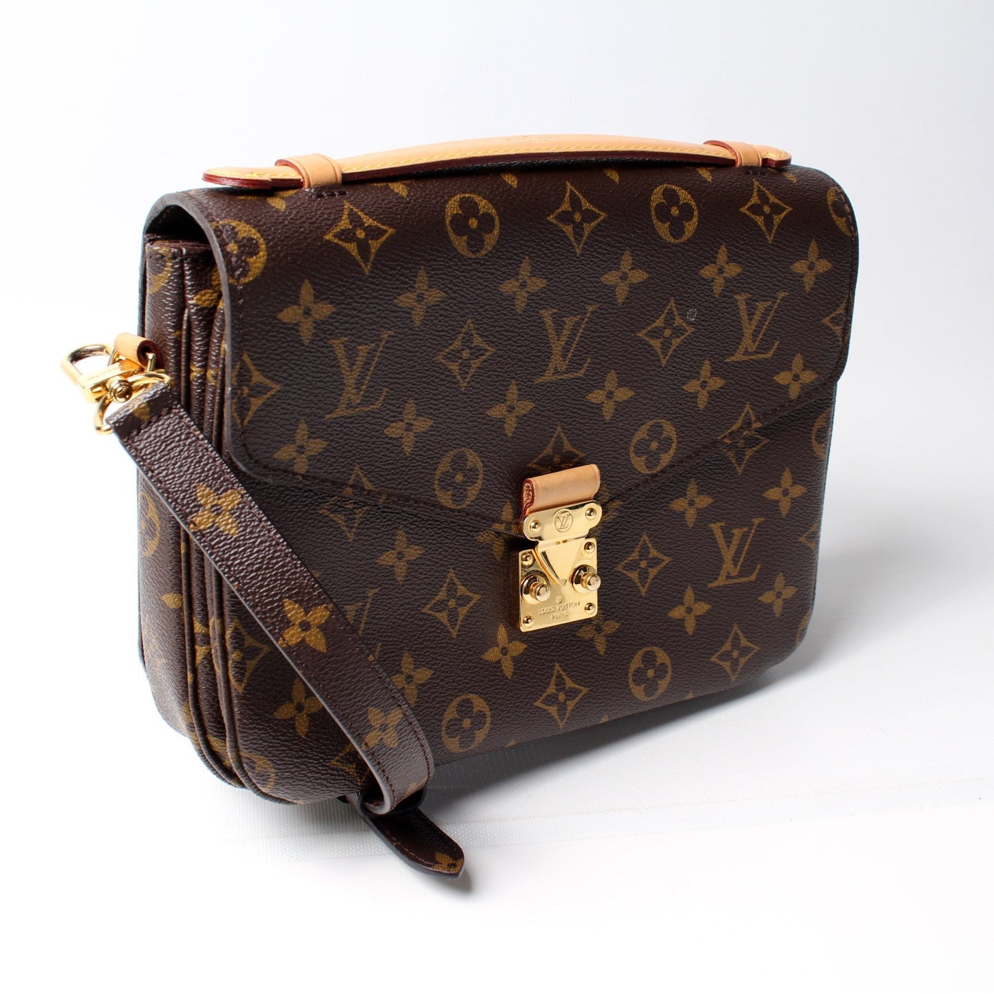 Louis Vuitton Pochette Metis Monogram Clutch Bag Monogram 34