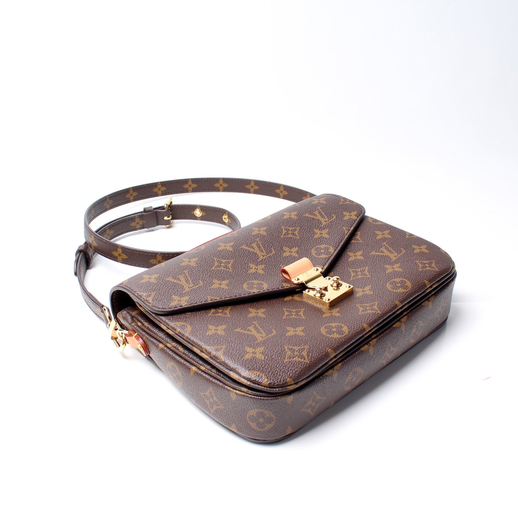 Louis Vuitton Pochette Metis Monogram Clutch Bag Monogram 39
