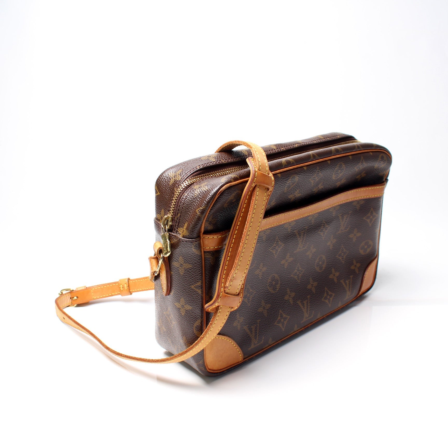 Louis Vuitton Trocadero 30 Monogram Handbag Monogram 13