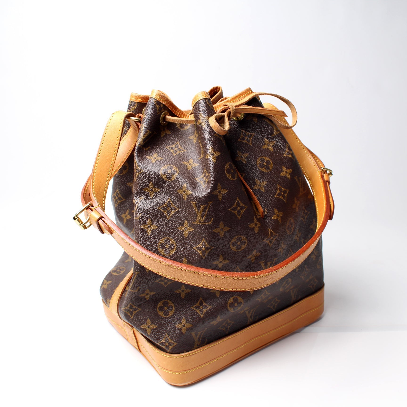 Louis Vuitton Noe Monogram Handbag Monogram 5