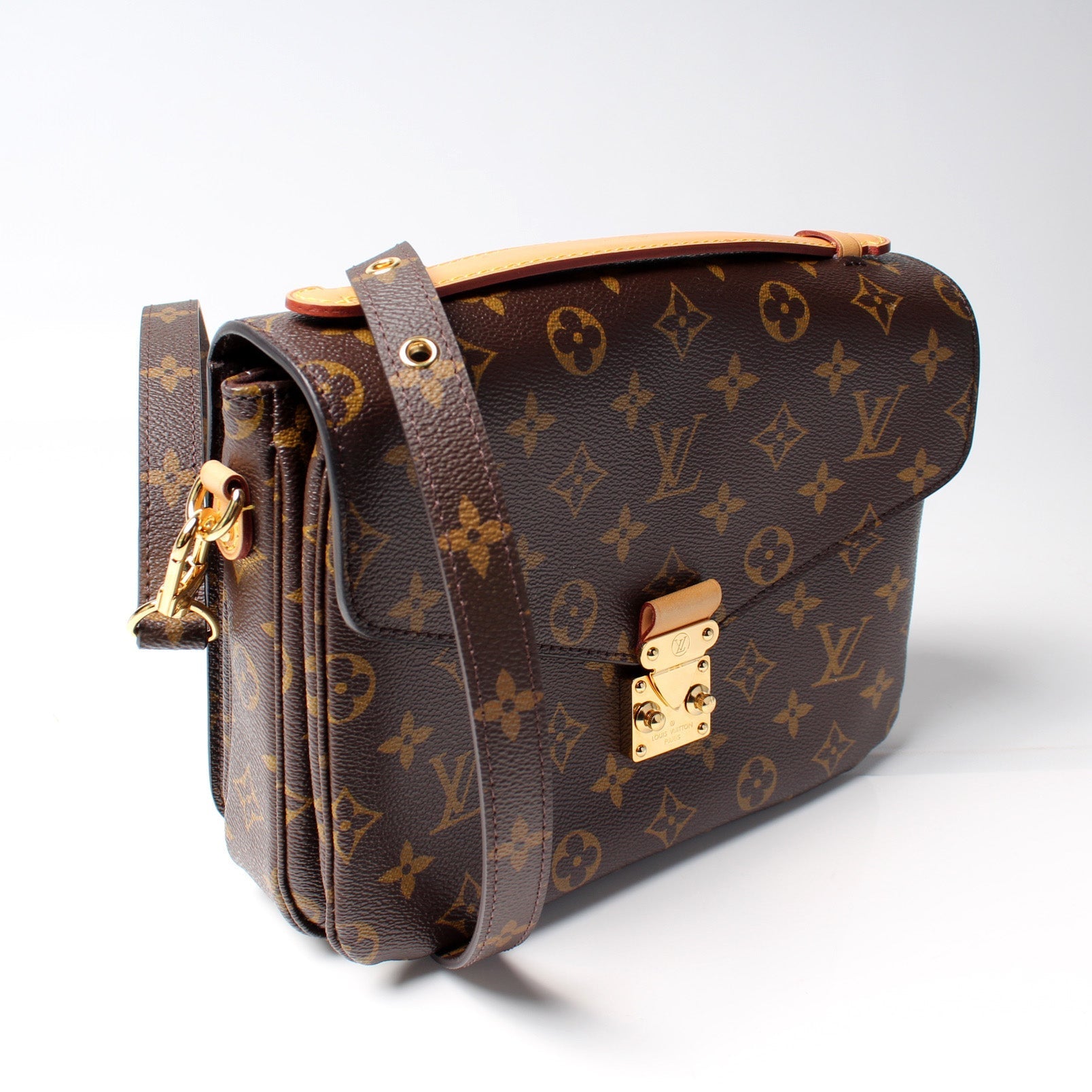 Louis Vuitton Pochette Metis Monogram Clutch Bag Monogram 41