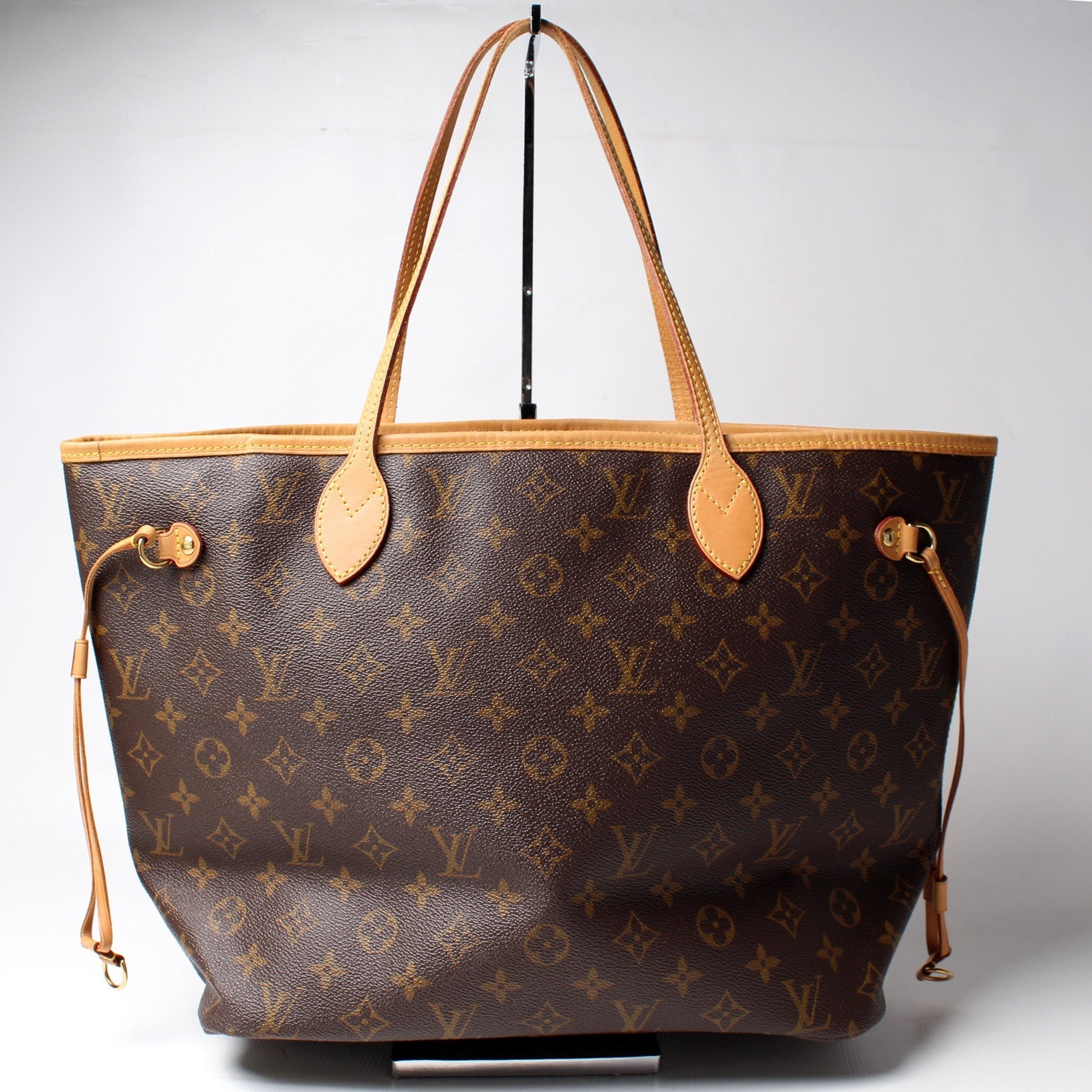 Louis Vuitton Neverfull MM Monogram Tote Bag Monogram 174