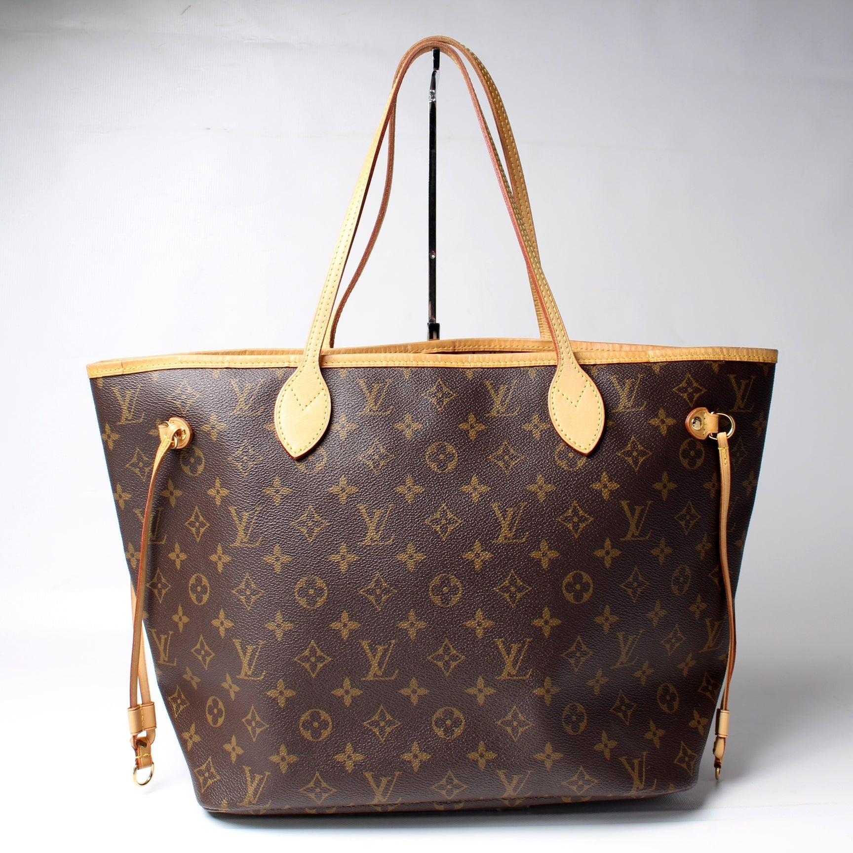 Louis Vuitton Neverfull MM Monogram Tote Bag Monogram 194