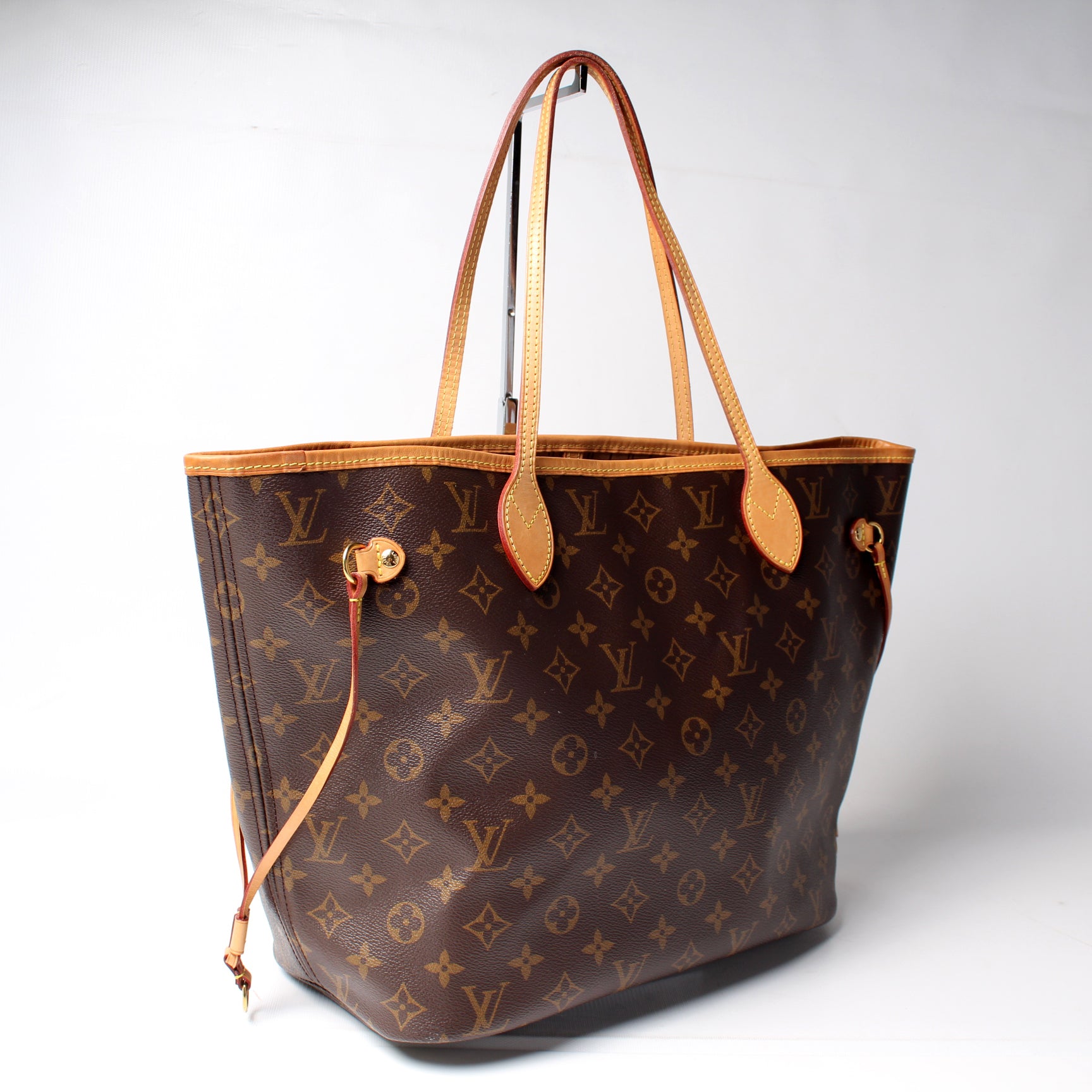 Louis Vuitton Neverfull MM Monogram Tote Bag Monogram 39