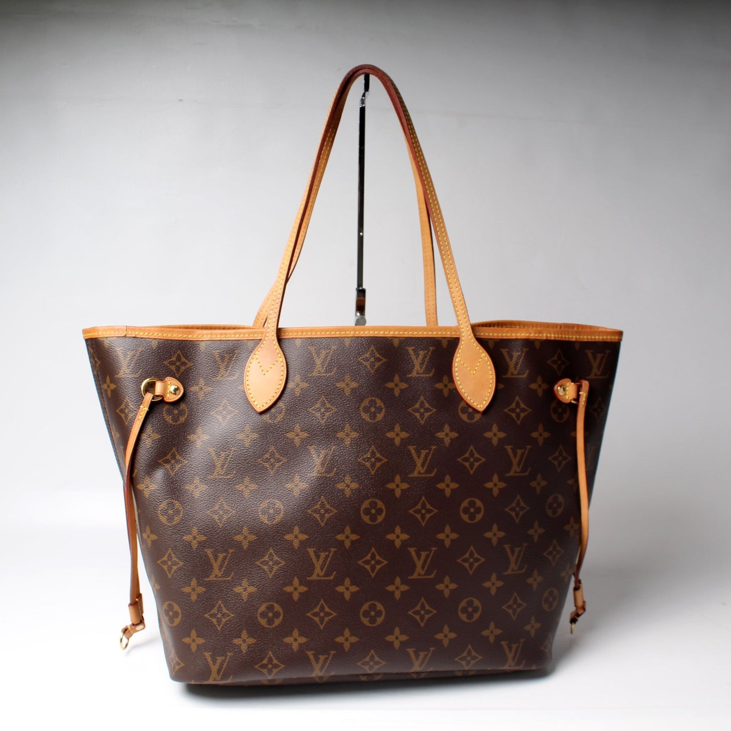 Louis Vuitton Neverfull MM Monogram Tote Bag Monogram 39