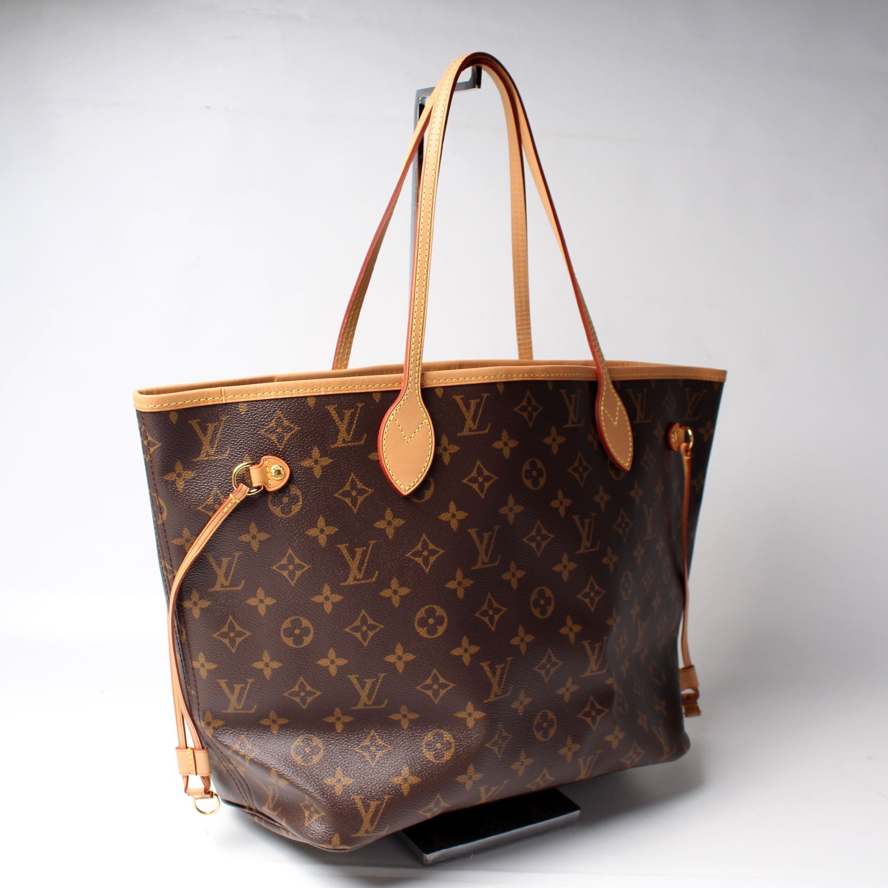 Louis Vuitton Neverfull MM Monogram Tote Bag Monogram 173