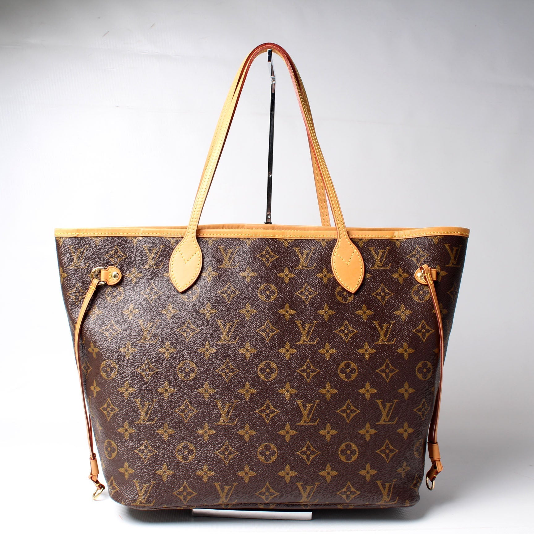 Louis Vuitton Neverfull MM Monogram Tote Bag Monogram 233
