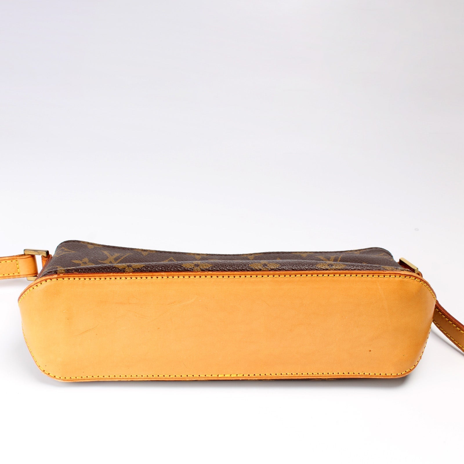Louis Vuitton Trotteur Monogram Handbag Monogram 9