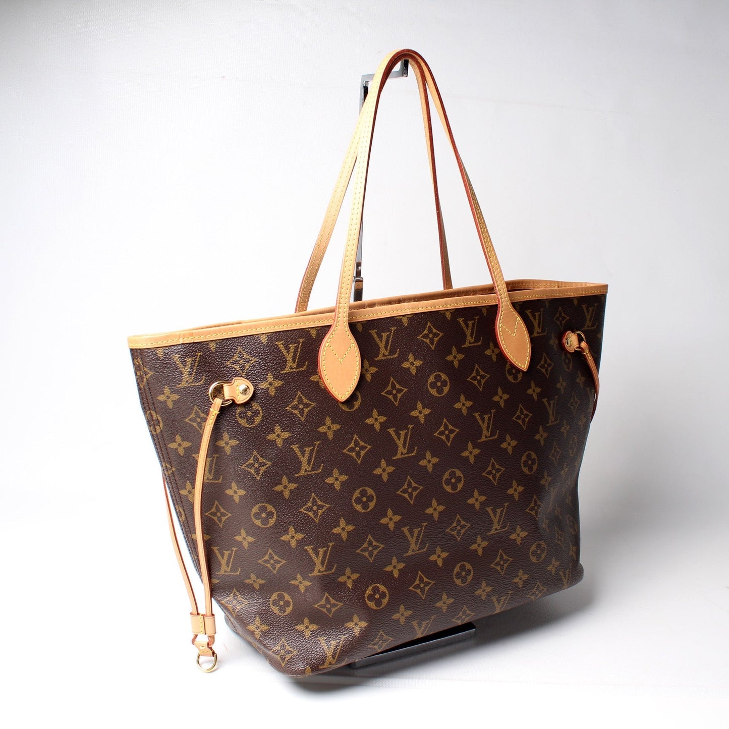 Louis Vuitton Neverfull MM Monogram Tote Bag Monogram 210