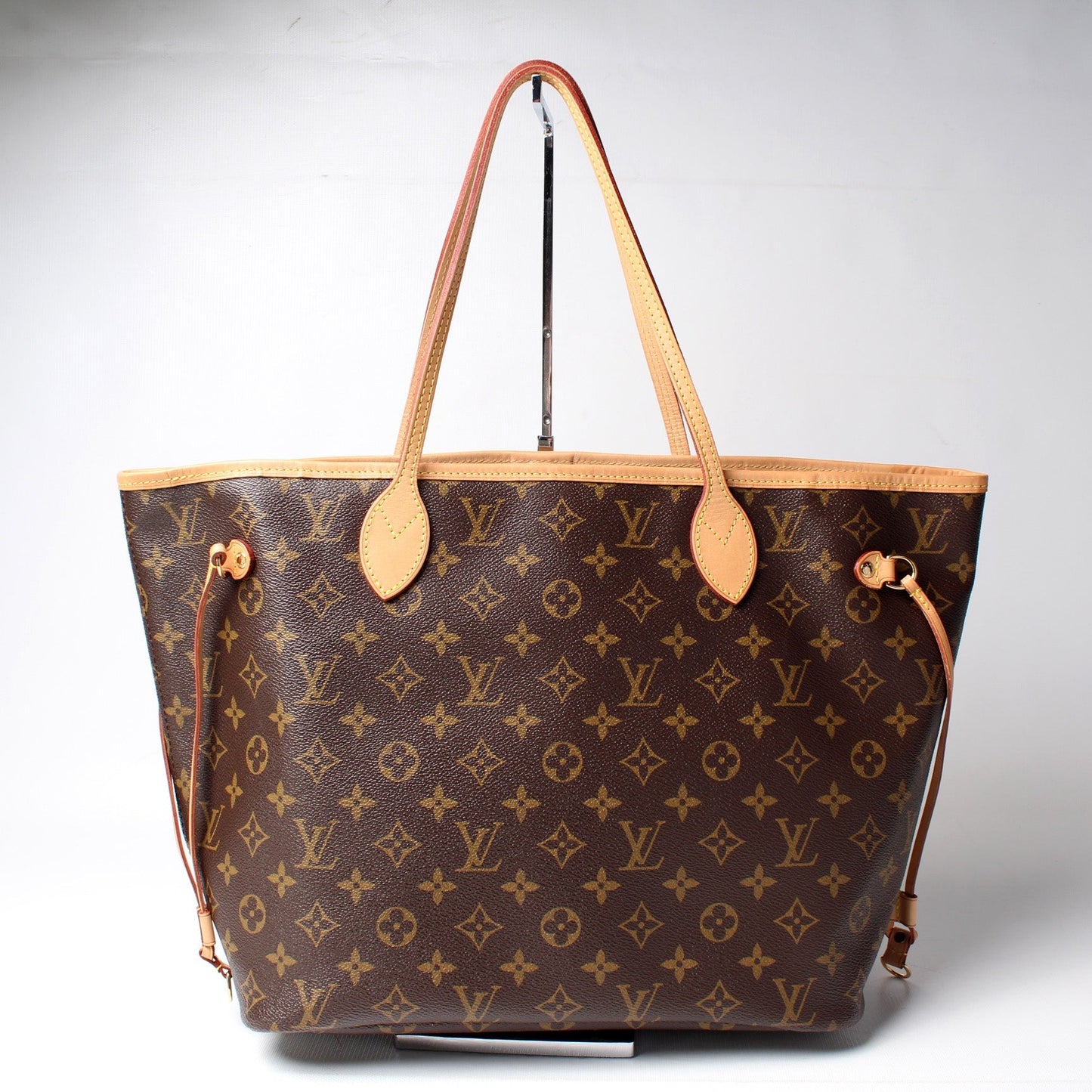 Louis Vuitton Neverfull MM Monogram Tote Bag Monogram 210