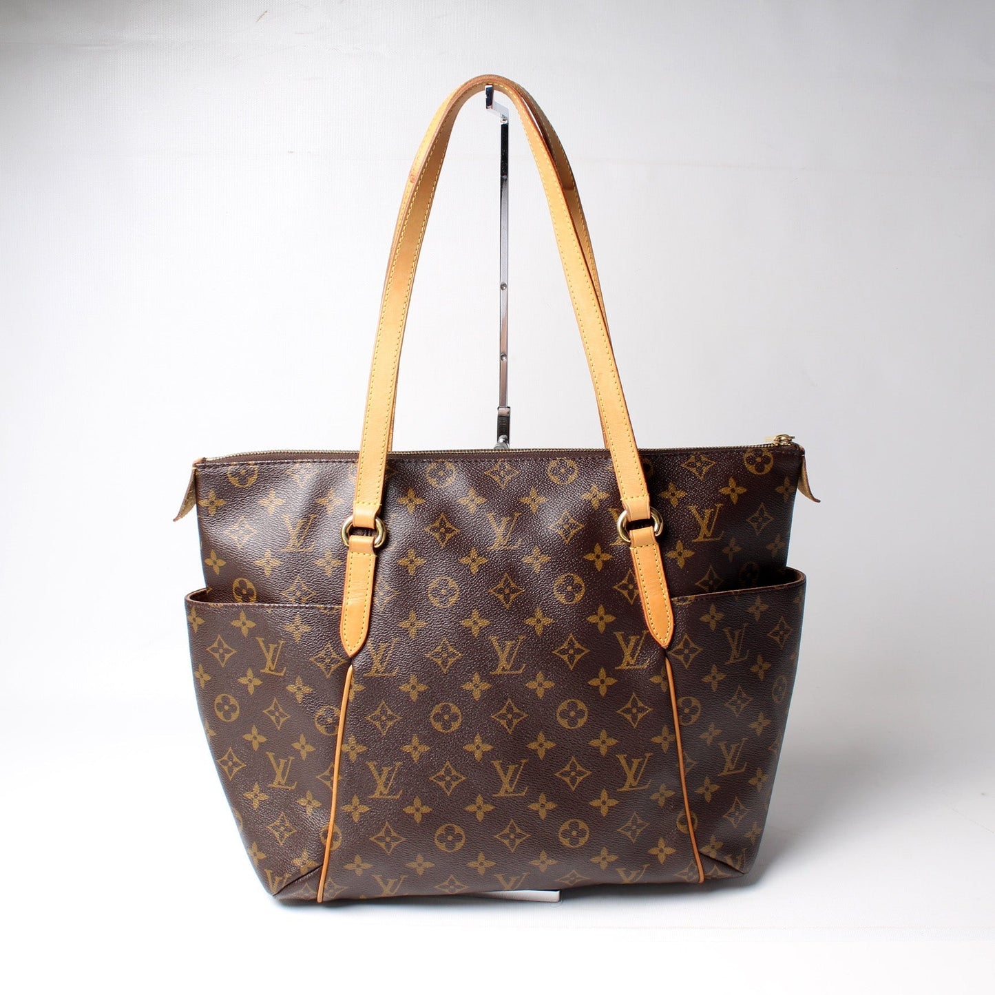 Louis Vuitton Totally Monogram MM Handbag Monogram 12